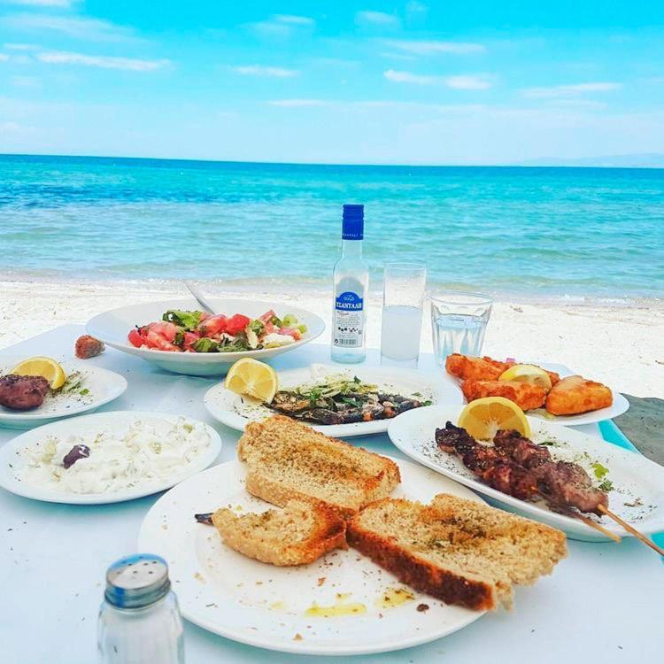 A Wonderful Apartment In Front Of The Sea! Peraía Екстериор снимка