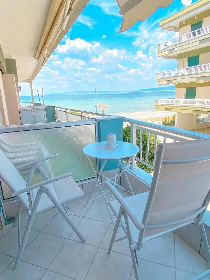 A Wonderful Apartment In Front Of The Sea! Peraía Екстериор снимка