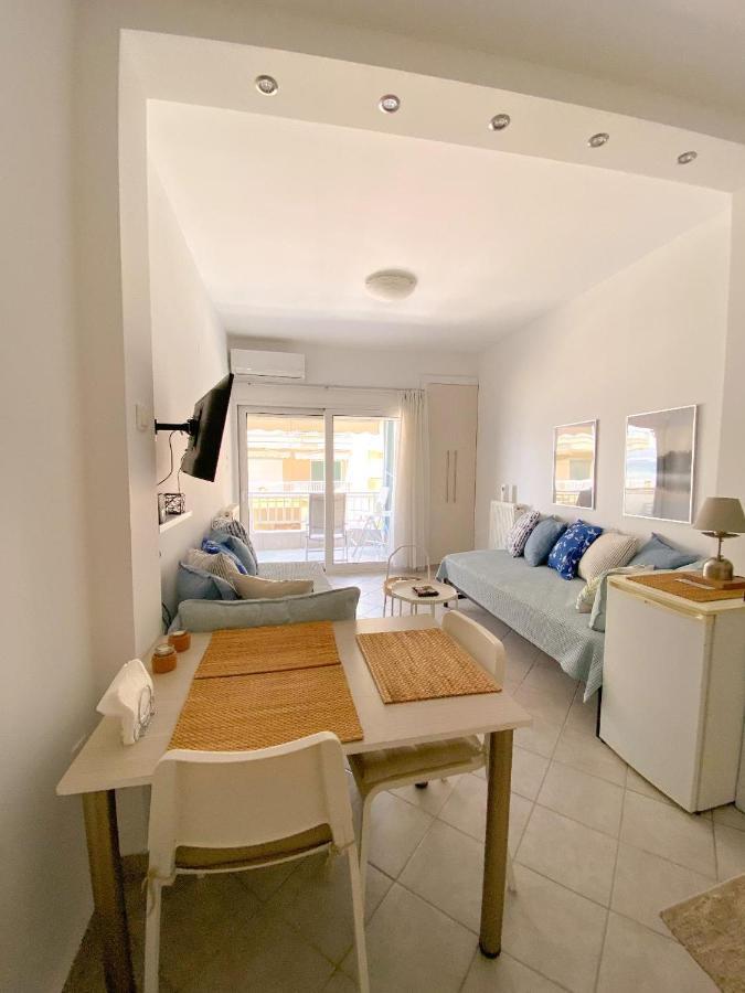 A Wonderful Apartment In Front Of The Sea! Peraía Екстериор снимка