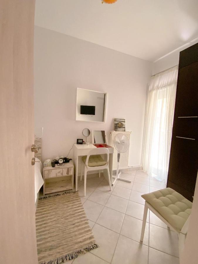 A Wonderful Apartment In Front Of The Sea! Peraía Екстериор снимка